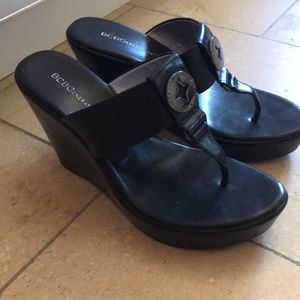Black sandal/wedges